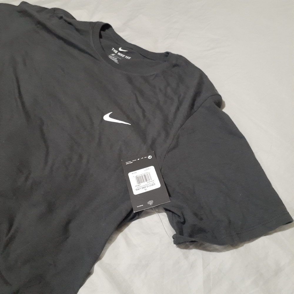 š„ Nike tee - Picture 3 of 3